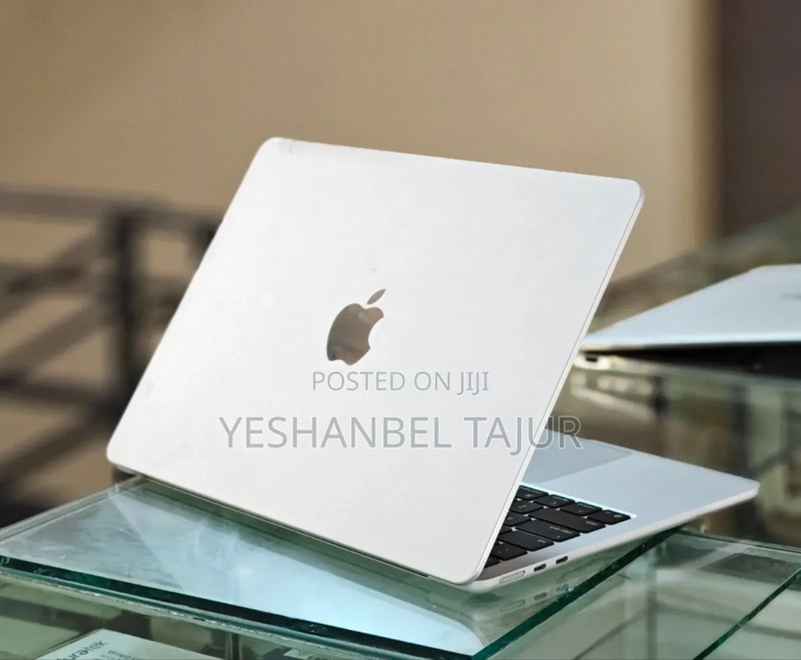 New Laptop Apple MacBook Air 2025 M4 13-Inch 16GB Apple M4 SSD 256GB