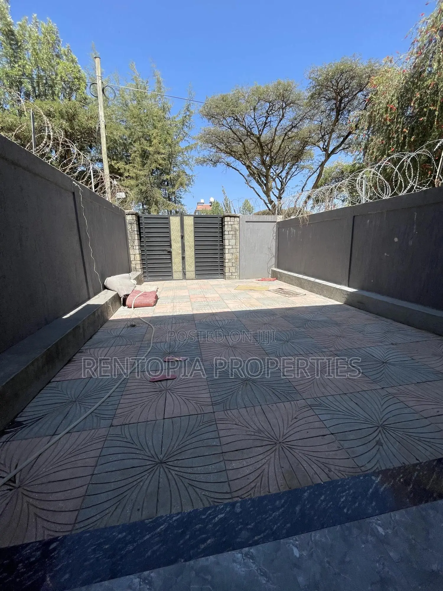 Furnished 3bdrm House in Bole for rent