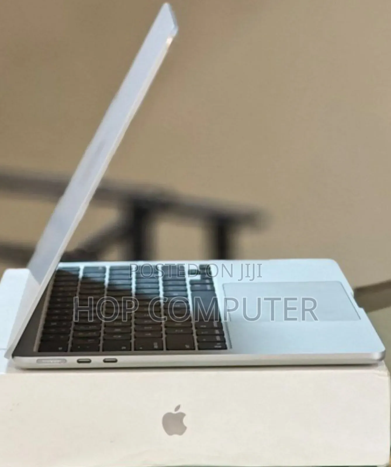 New Laptop Apple MacBook Air 2025 M4 13-Inch 16GB Apple M4 SSD 256GB