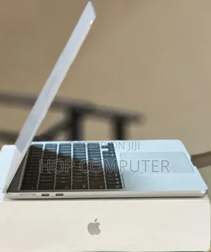 New Laptop Apple MacBook Air 2025 M4 13-Inch 16GB Apple M4 SSD 256GB