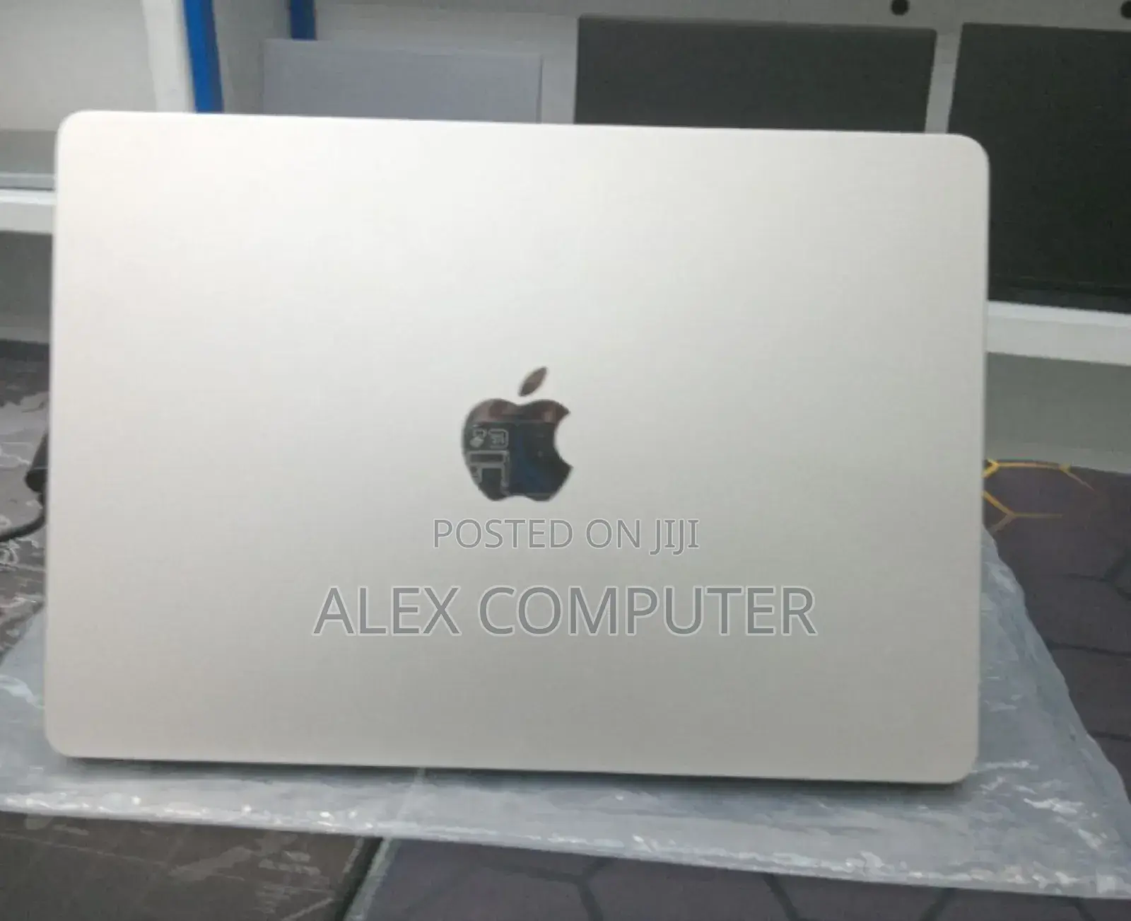 New Laptop Apple MacBook Air 2022 M2 8GB Apple M2 SSD 512GB