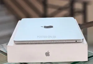 New Laptop Apple MacBook Air 2025 M4 13-Inch 16GB Apple M4 SSD 256GB