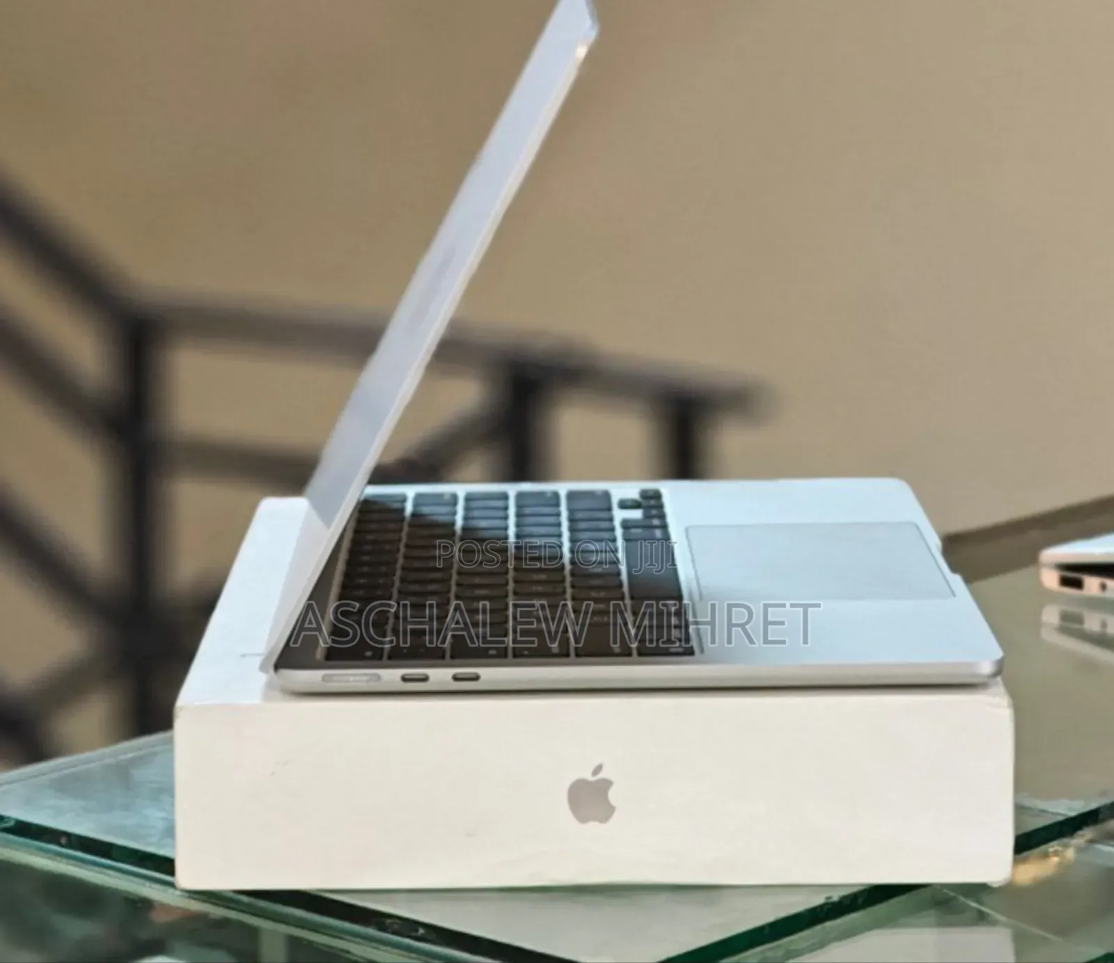 New Laptop Apple MacBook Air 2025 M4 13-Inch 16GB Apple M4 SSD 256GB