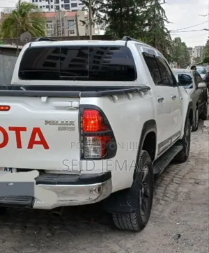 Toyota Hilux 2019 White