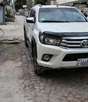 Toyota Hilux 2019 White