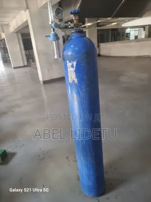 Photo - 40l Oxygen Cylinder With Adjustable Regulator