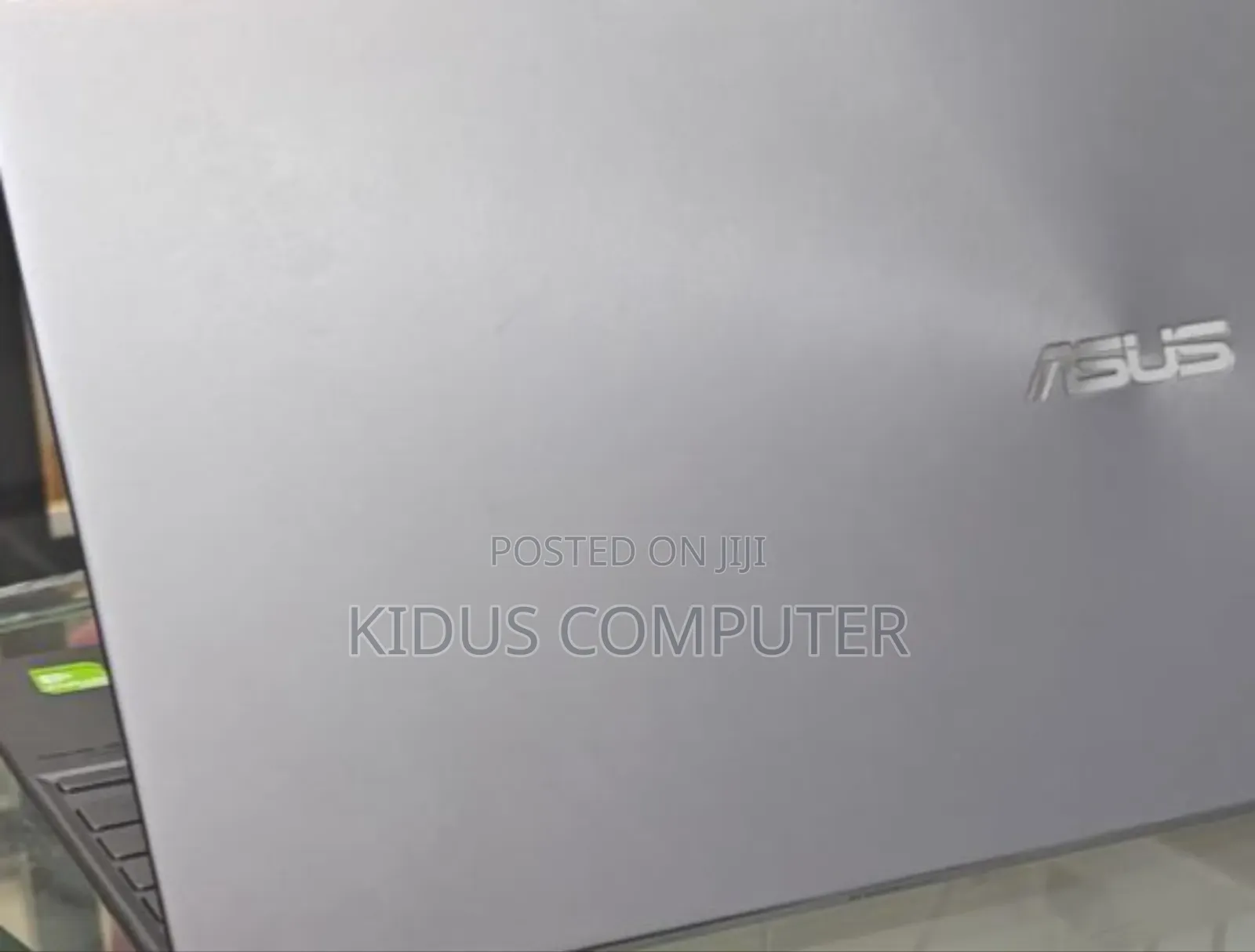 New Laptop Asus 8GB AMD Ryzen 5 SSD 512GB