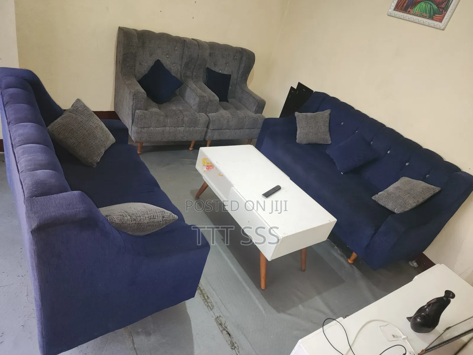 ቆንጆ ሶፋ ከነ ጠረጴዛ እና ቲቪ Stand