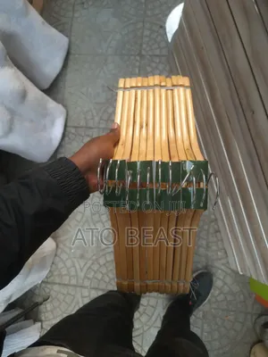 Wooden Clothes Hangers የእንጨት የልብስ መስቀያ መቆንጠጫ ያለው