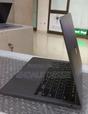 New Laptop Apple MacBook Pro M1 16GB Apple M1 Pro SSD 256GB