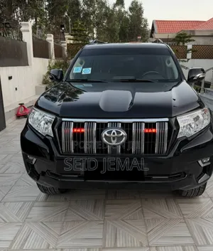 Photo - Toyota Land Cruiser Prado 2018 Matt Black