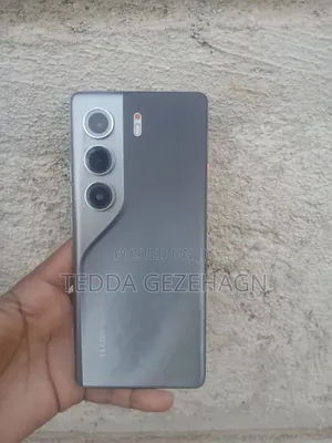 Photo - New Tecno Camon 40 Pro 256 GB Gray