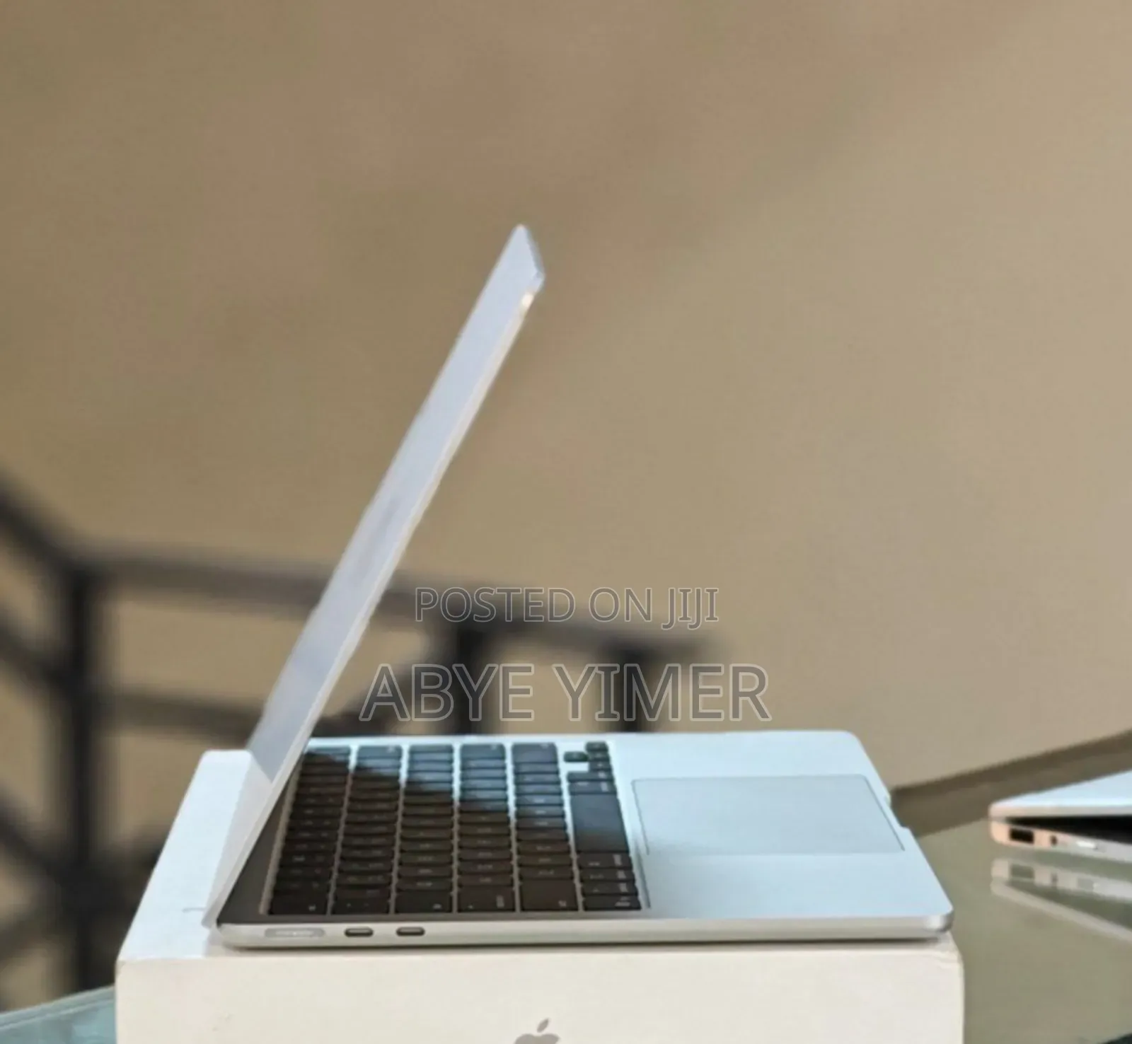 New Apple MacBook Air 2025 M4 13-Inch 16GB Intel Core M SSD 256GB