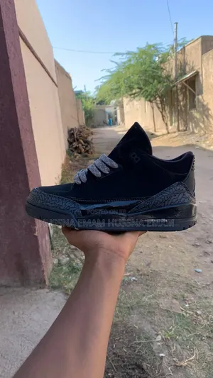 Photo - Jordan 3 Black Cat