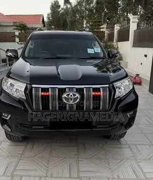 Photo - Toyota Land Cruiser Prado 2018 Black
