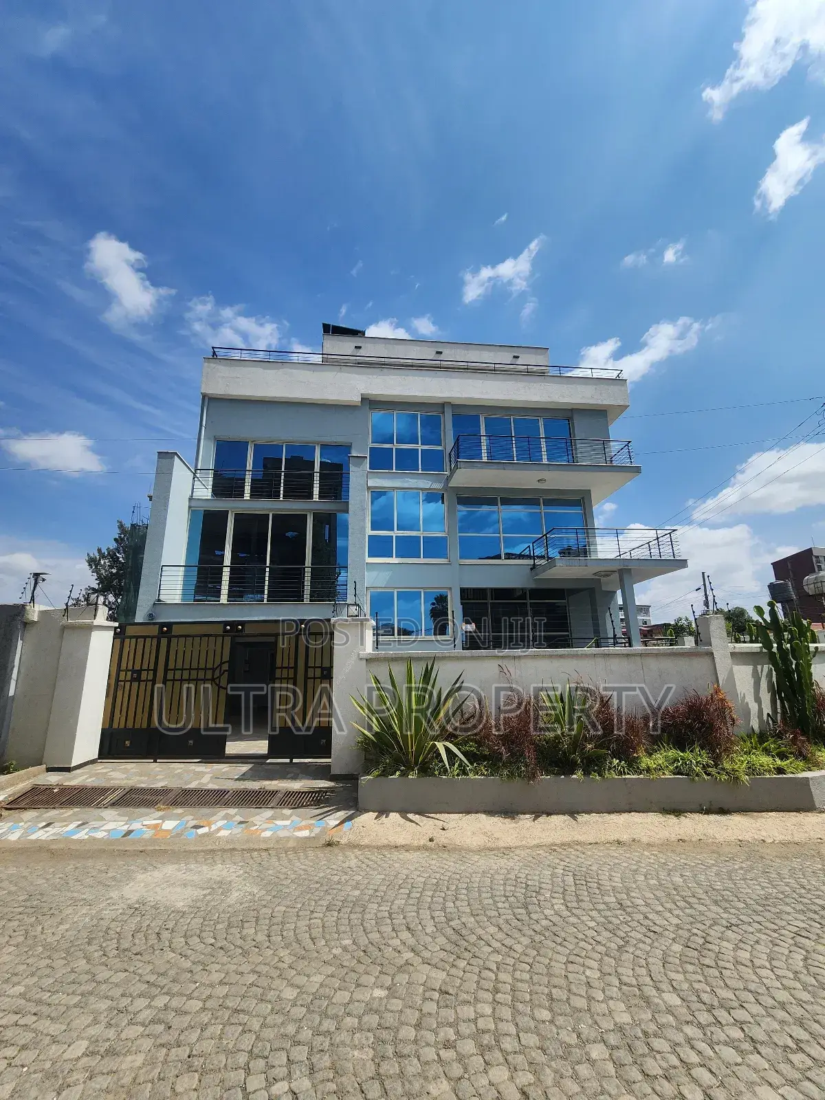 7bdrm House in Bole for rent