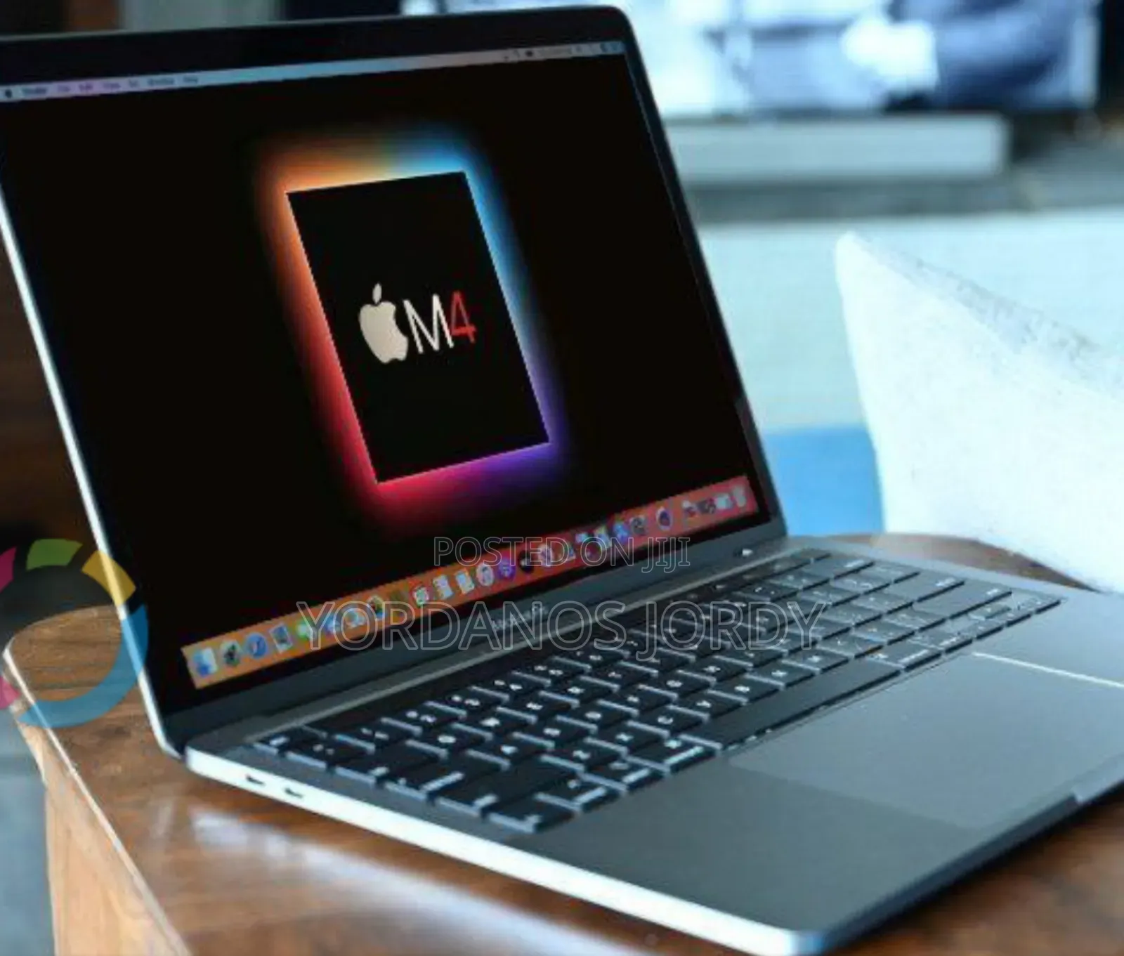 New Laptop Apple MacBook Pro 2024 M4 14-Inch 16GB Apple M4 SSD 512GB