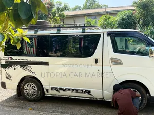 Toyota HiAce 2006 White