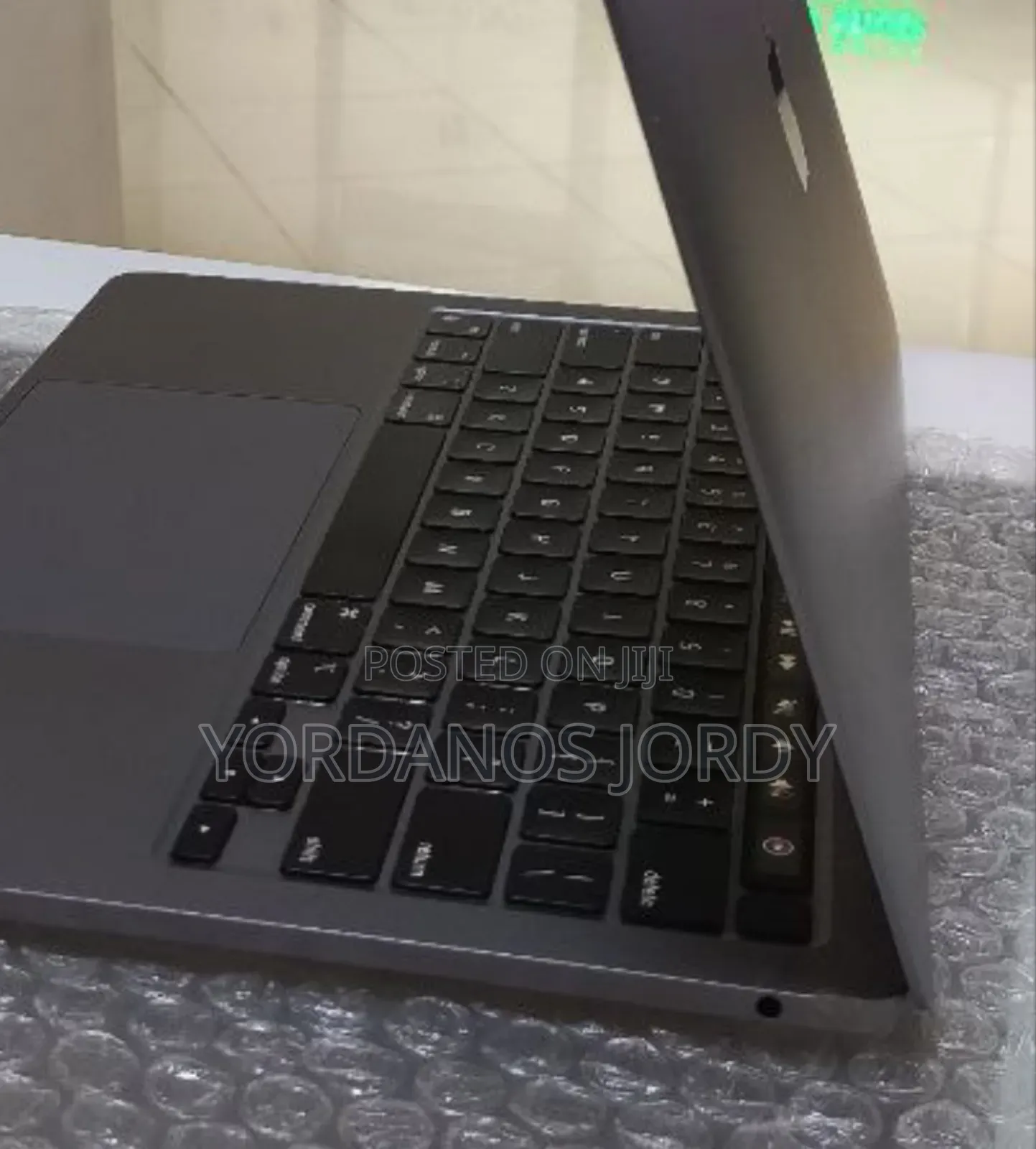 New Laptop Apple MacBook Pro 2020 M1 16GB Apple M1 SSD 256GB