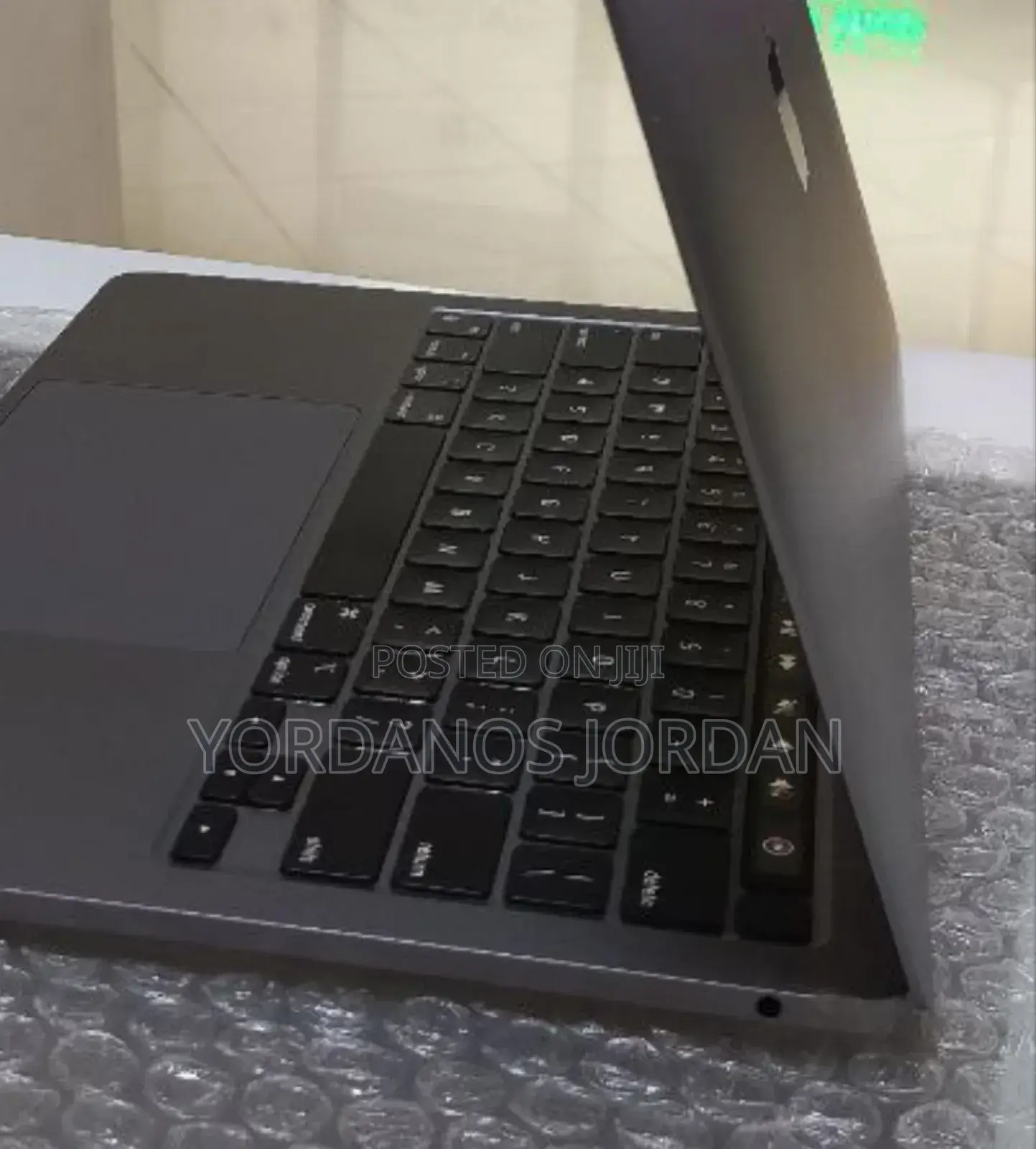 New Laptop Apple MacBook Pro 2020 M1 16GB Apple M1 SSD 256GB