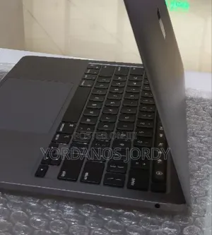 New Laptop Apple MacBook Pro 2020 M1 16GB Apple M1 SSD 256GB