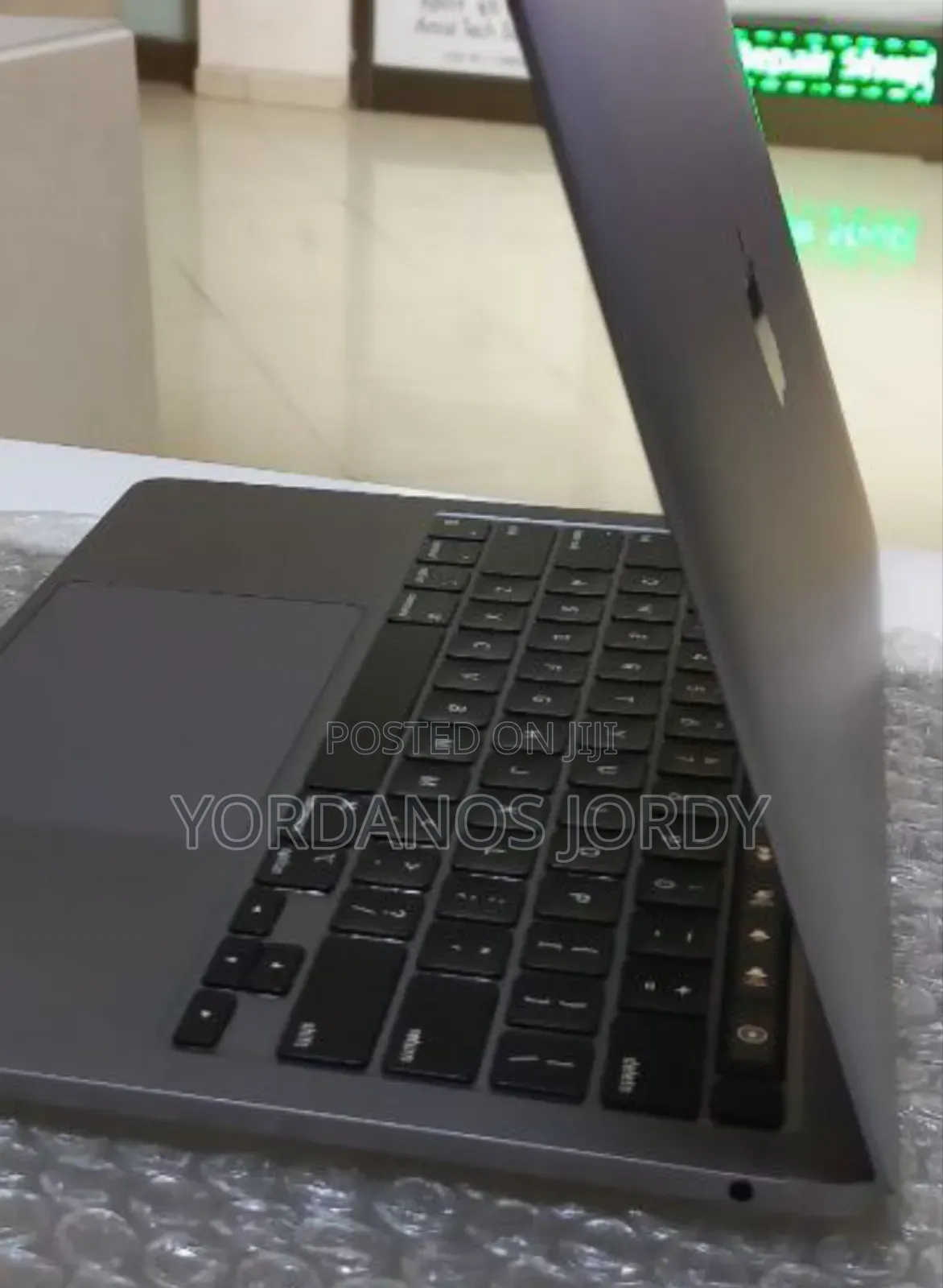 New Laptop Apple MacBook Pro 2020 M1 16GB Apple M1 SSD 256GB