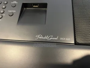 Yamaha Portabel Grand Dgx660 Piano Keyboard