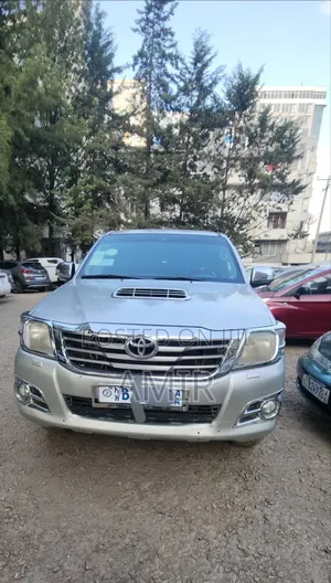 Photo - Toyota Hilux 2013 Silver