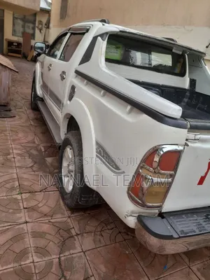 Toyota Hilux 2012 White