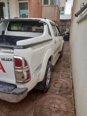 Toyota Hilux 2012 White