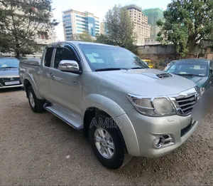 Toyota Hilux 2013 Silver