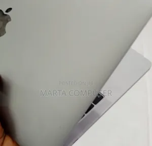 New Laptop Apple MacBook Pro 2017 8GB Intel Core I5 SSD 128GB