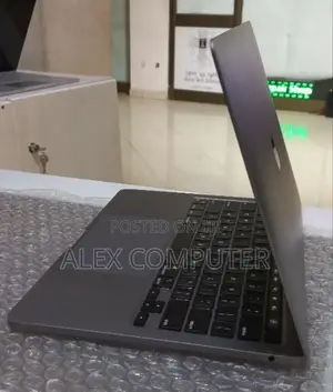 New Laptop Apple MacBook Pro M1 16GB Apple M1 SSD 256GB