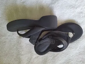 Brand New Women Shoes. Size 35,36. 4000br