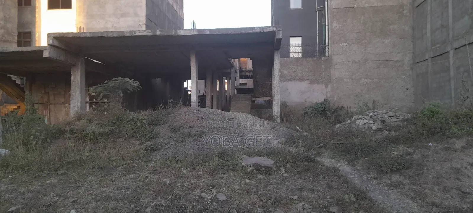 7bdrm House in Akaky Kaliti for sale