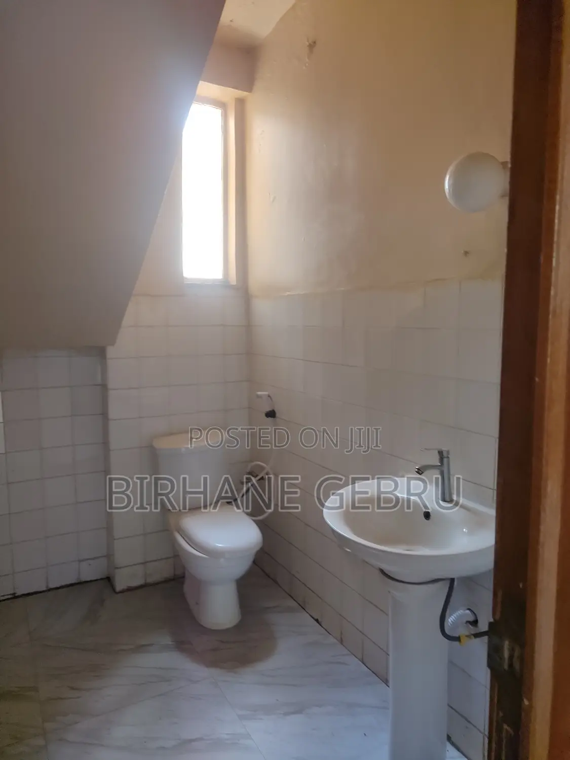 5bdrm House in G+1 House, Bole for rent