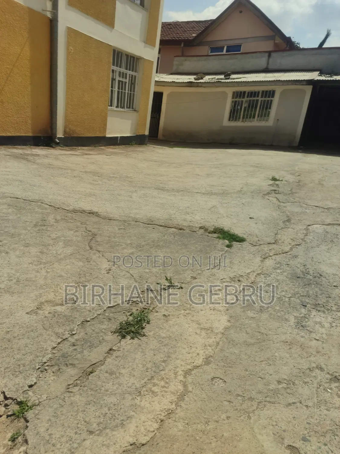 5bdrm House in G+1 House, Bole for rent