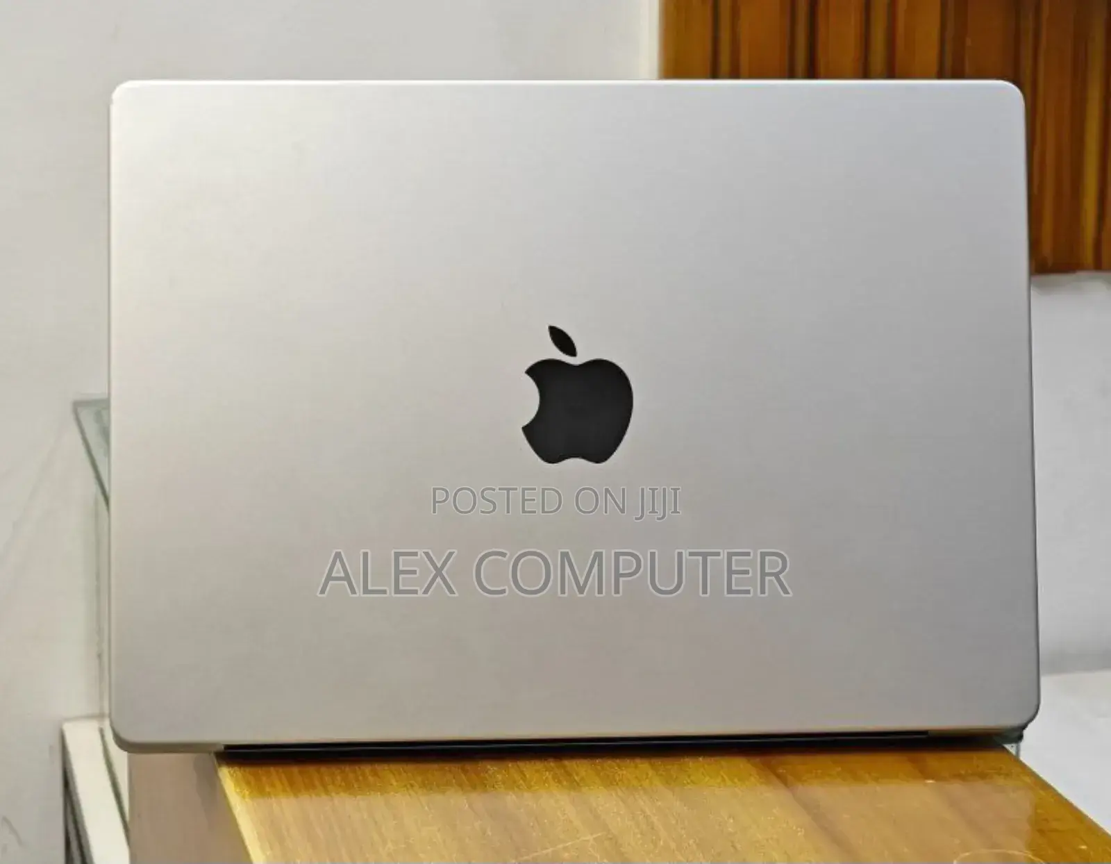 New Laptop Apple MacBook Pro M1 16GB Apple M1 Pro SSD 512GB