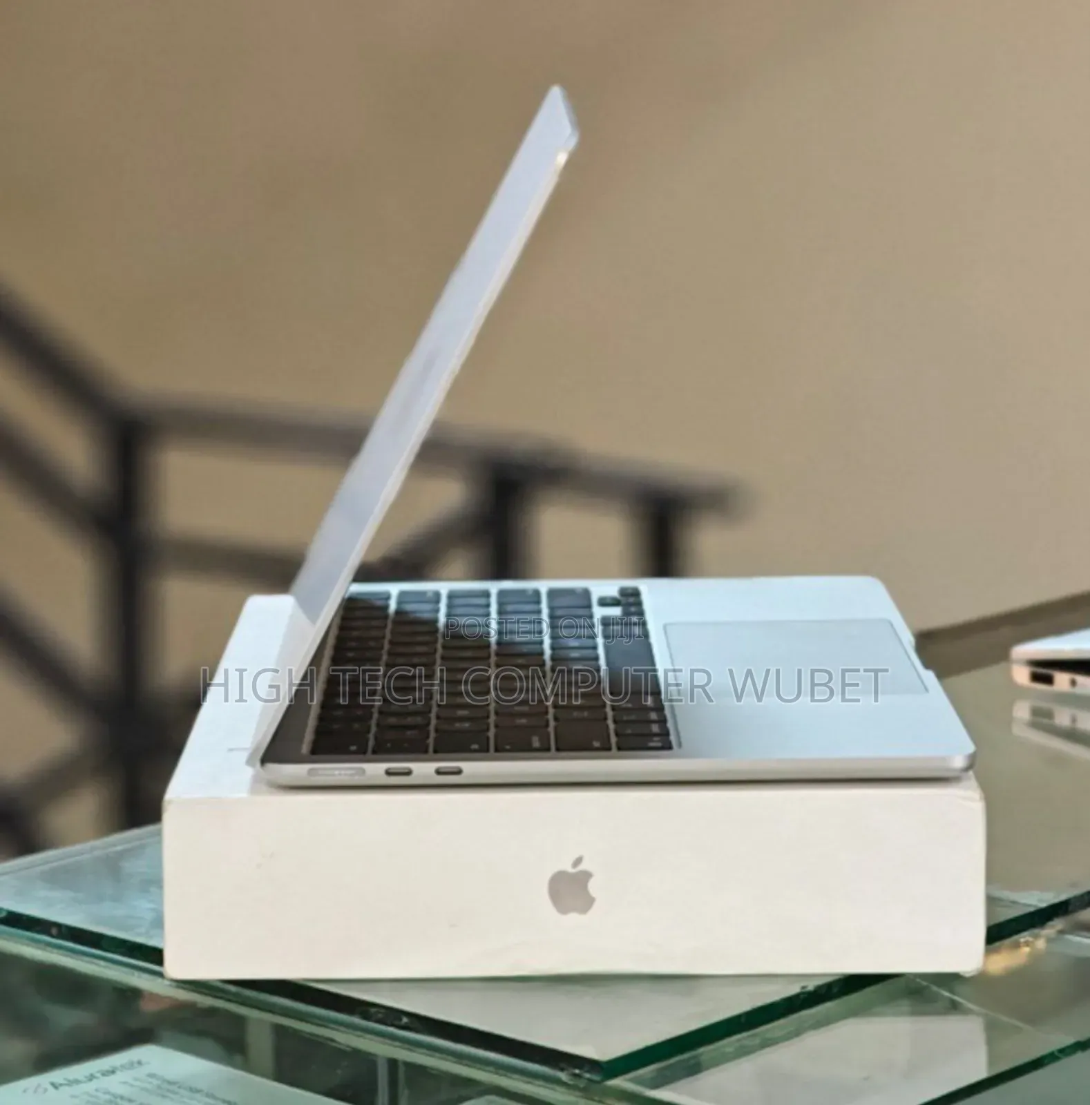 New Apple MacBook Air 2025 M4 13-Inch 16GB Apple M4 Pro SSD 256GB