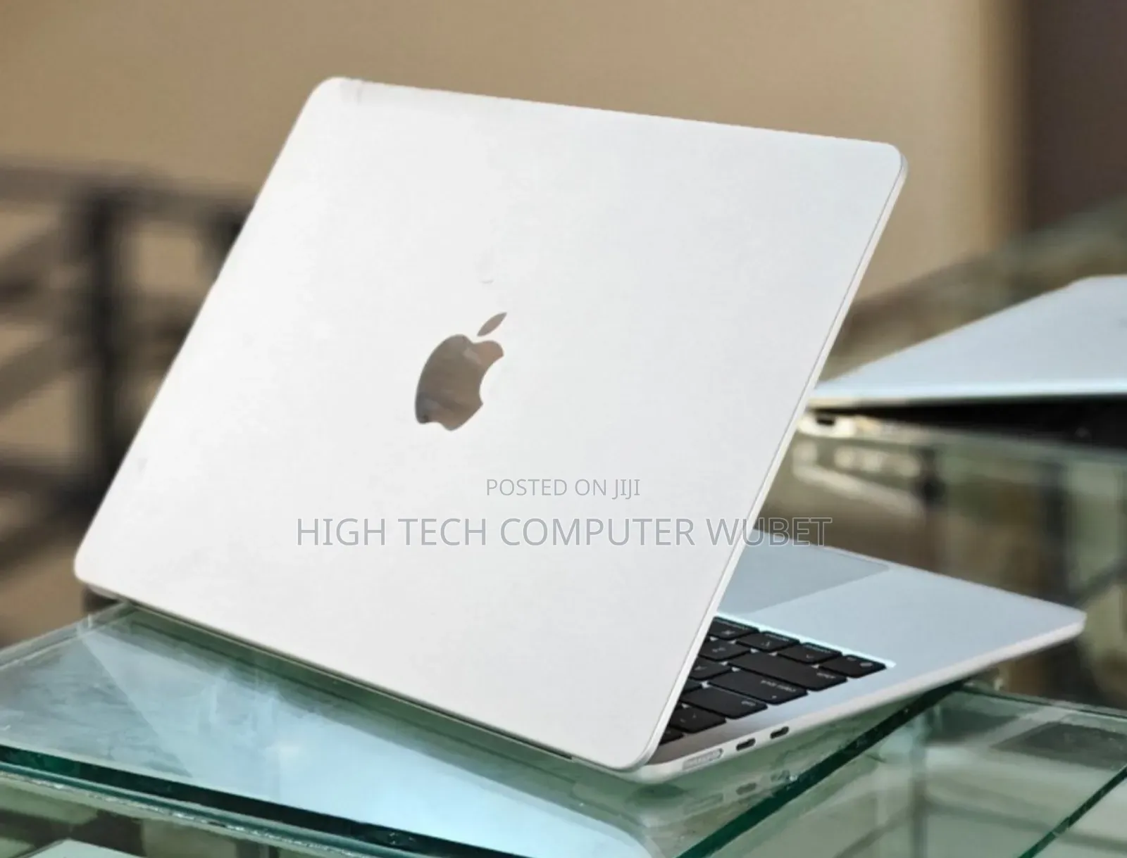 New Apple MacBook Air 2025 M4 13-Inch 16GB Apple M4 Pro SSD 256GB