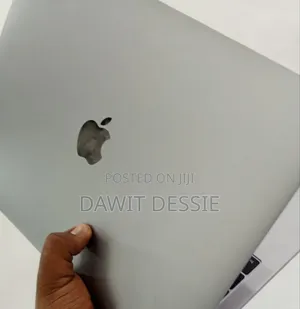 Photo - New Laptop Apple MacBook Pro 2017 8GB Intel Core I7 SSD 128GB