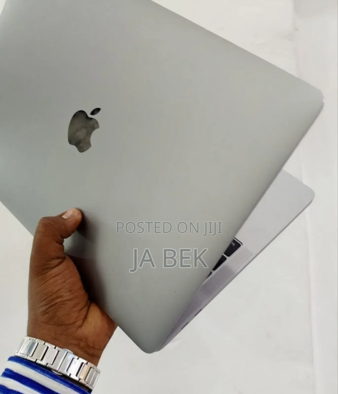 New Laptop Apple MacBook Pro 2017 8GB Intel Core I5 SSD 128GB