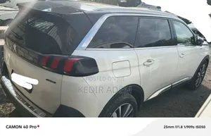 Peugeot 5008 2021 White