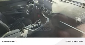 Peugeot 5008 2021 White