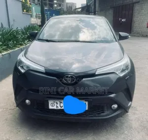 Photo - Toyota C-HR 2020 Gray