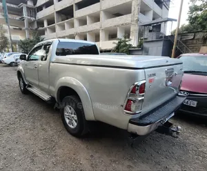 Toyota Hilux 2023 Gray