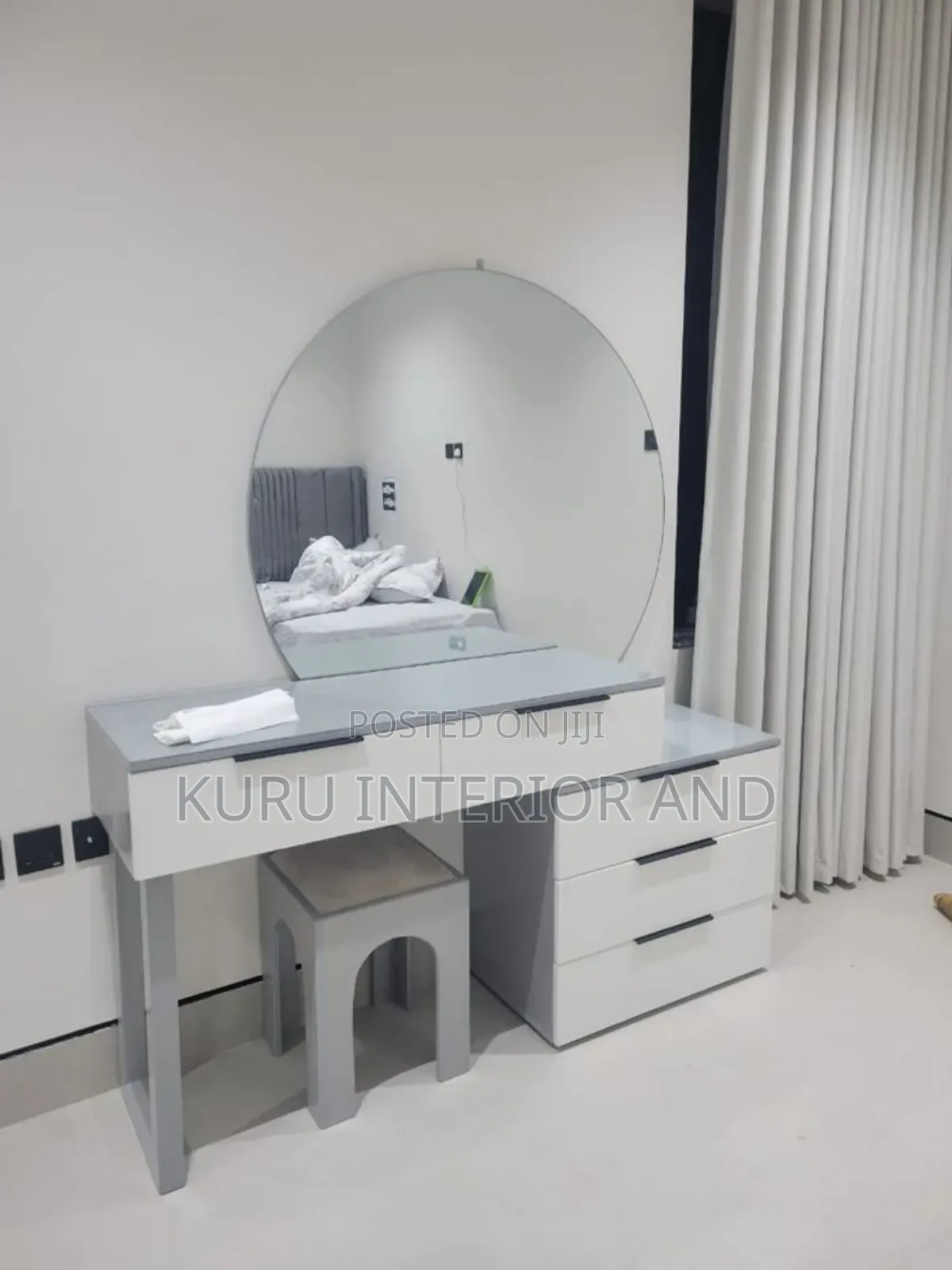 Modern and Eye Catching Dressing Tabel