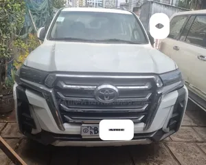 Toyota Land Cruiser 2009 White