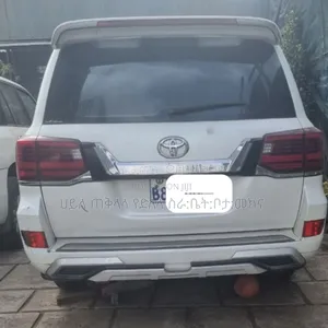 Toyota Land Cruiser 2009 White
