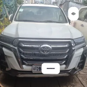 Toyota Land Cruiser 2009 White